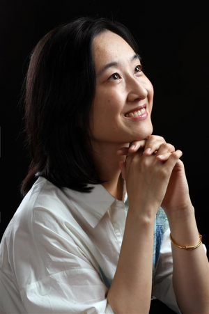 Meet Our Rising Stars – Professor Zeng Hong, School of Creative Arts 